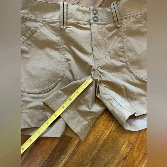 Arc’teryx tan shorts - Picture 5 of 9